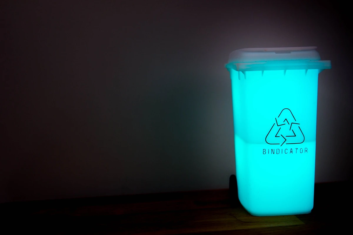 A second Bindicator glowing teal